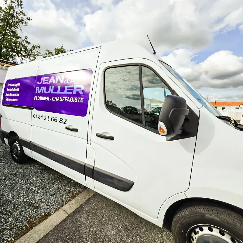Camionnette d'intervention du plombier Jean Muller à Aulnay-sous-Bois